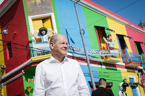 Entspannt in Buenos Aires: Bundeskanzler Olaf Scholz beim Besuch im Stadtteil La Boca