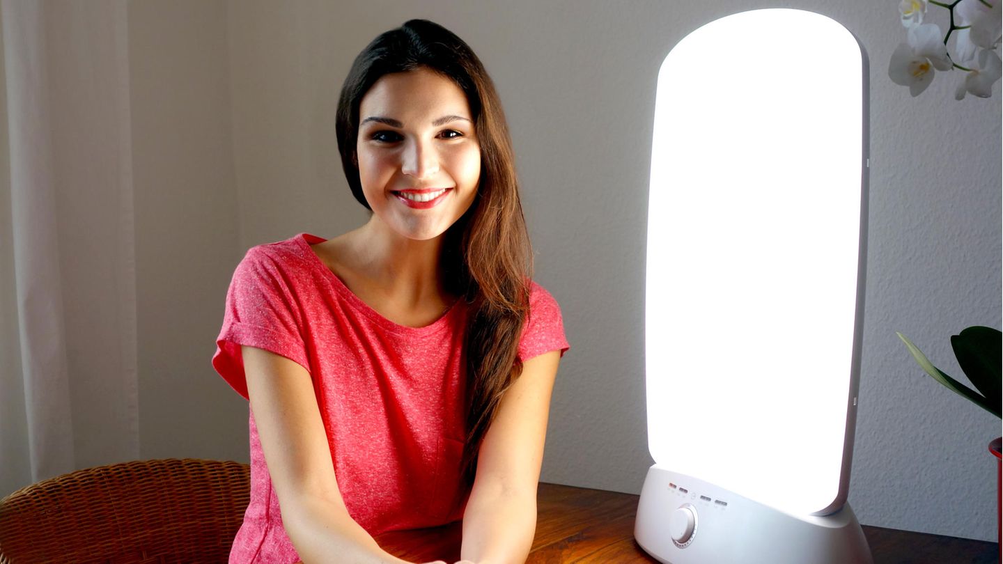 Daylight lamp from Beurer for 90 instead of 133 euros: top deals on Monday