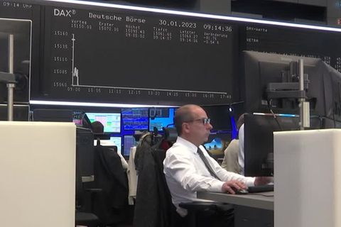 Video: Anleger warten auf Notenbank-Entscheidungen