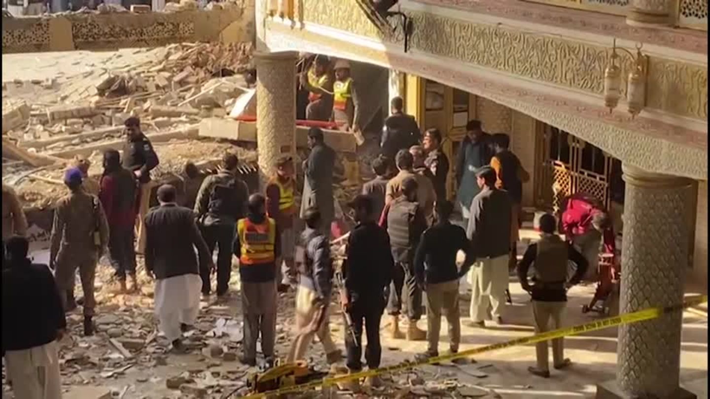 Video: Anschlag auf Moschee in Pakistan: Dutzende Tote