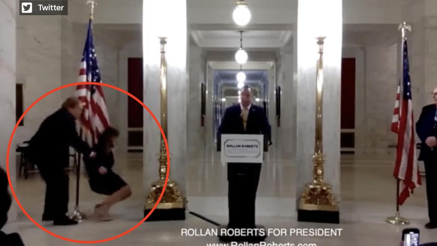 Rollan Roberts II.: Frau von US-Präsidenten-Anwärter kollabiert während Rede – seine Reaktion löst Shitstorm aus