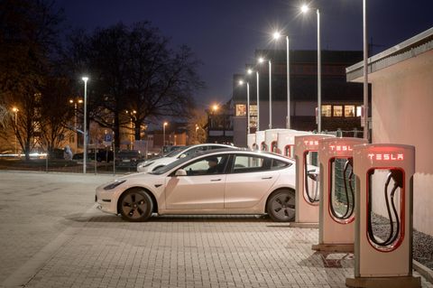 Tesla-Ladepark in Erftstadt bei Köln