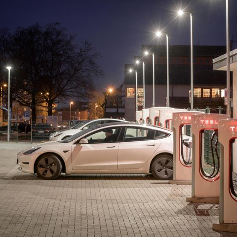 Tesla-Ladepark in Erftstadt bei Köln