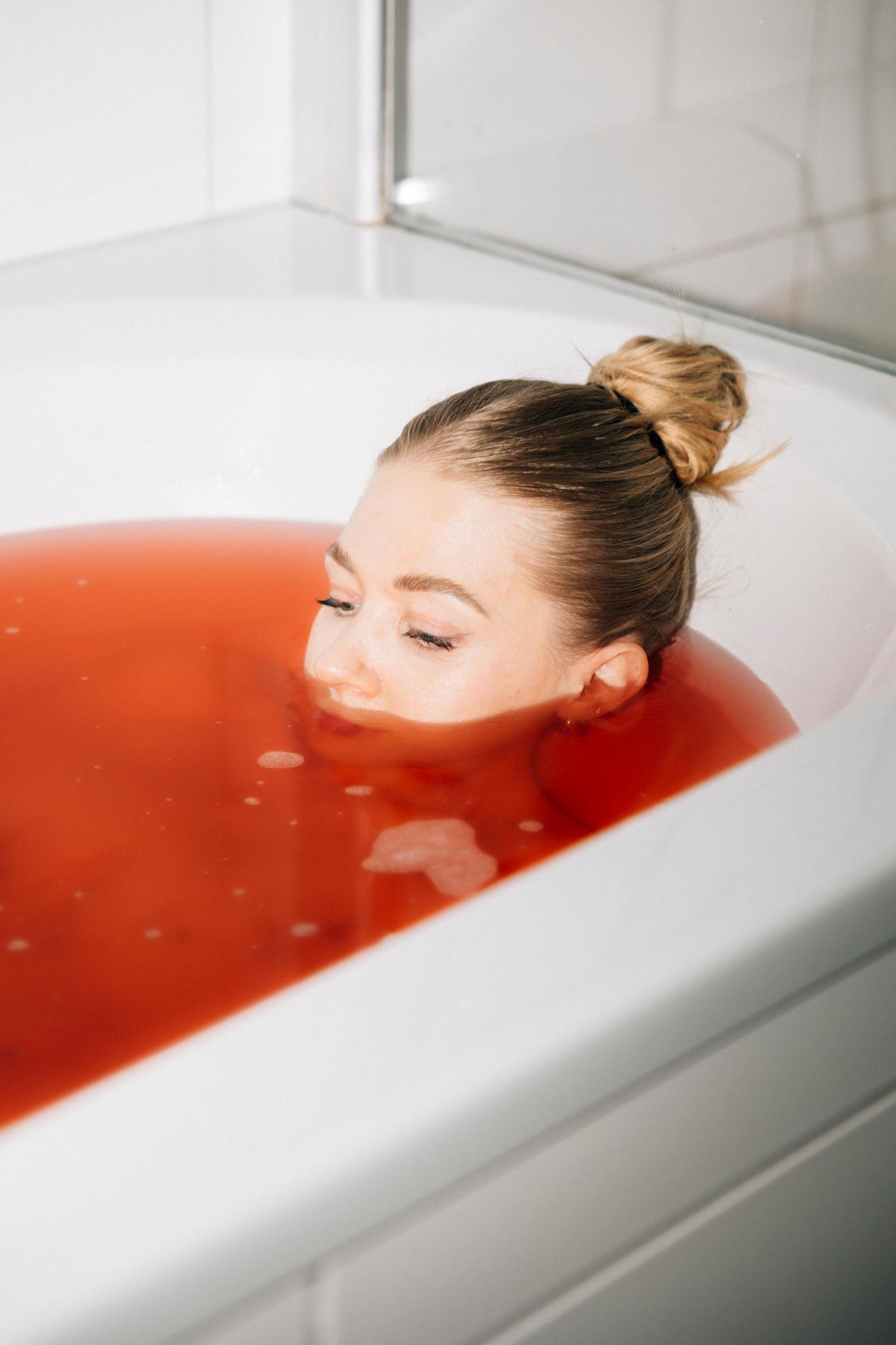 Endometriose: Die Fotografin Jasmin Breidenbach zeigt, wie sich Endometriose für Betroffene wirklich anfühlt