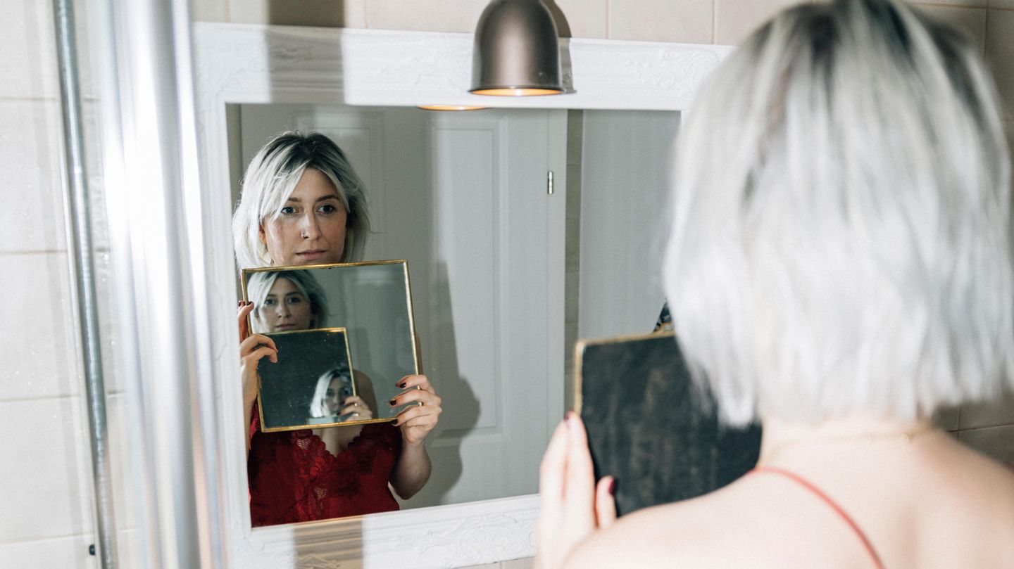 Endometriose: Die Fotografin Jasmin Breidenbach zeigt, wie sich Endometriose für Betroffene wirklich anfühlt