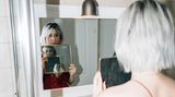 Endometriose: Die Fotografin Jasmin Breidenbach zeigt, wie sich Endometriose für Betroffene wirklich anfühlt