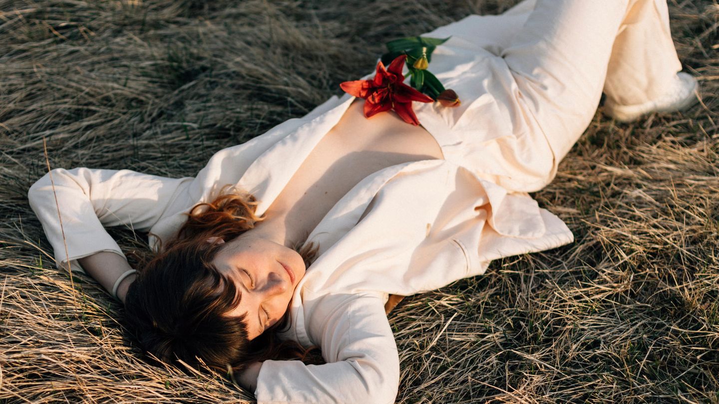 Endometriose: Die Fotografin Jasmin Breidenbach zeigt, wie sich Endometriose für Betroffene wirklich anfühlt