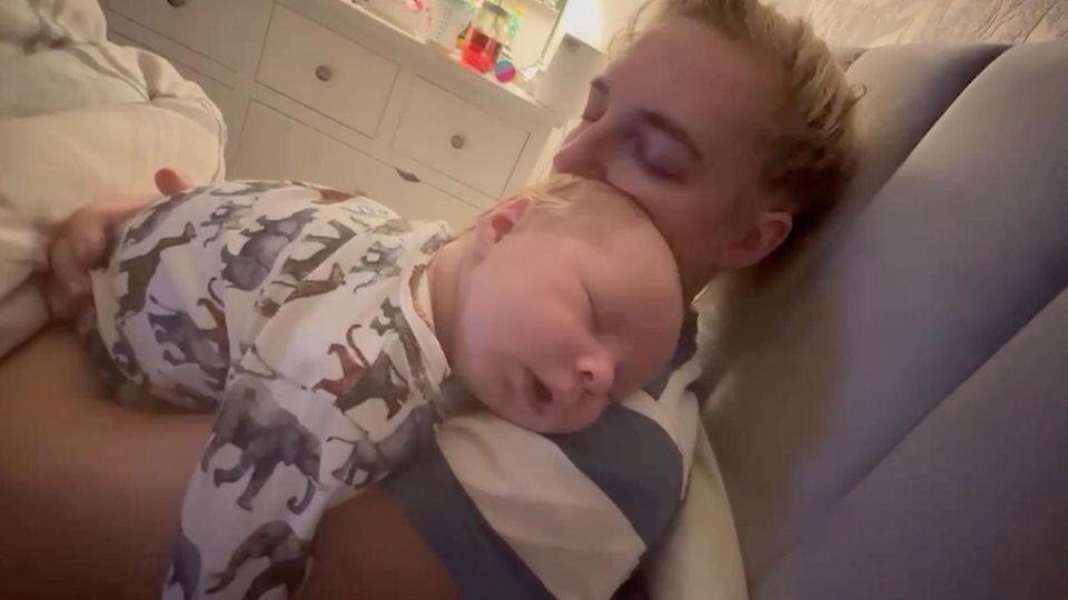 Mutter dankt ihrem Baby: Es hat „ihr Leben gerettet“, nachdem Ärzte einen schnell wachsenden Hirntumor entdeckten Mutter dankt ihrem Baby: Es hat „ihr Leben gerettet“, nachdem Ärzte einen schnell wachsenden Hirntumor entdeckten