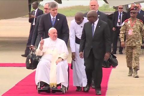 Video: Papst im Kongo gelandet
