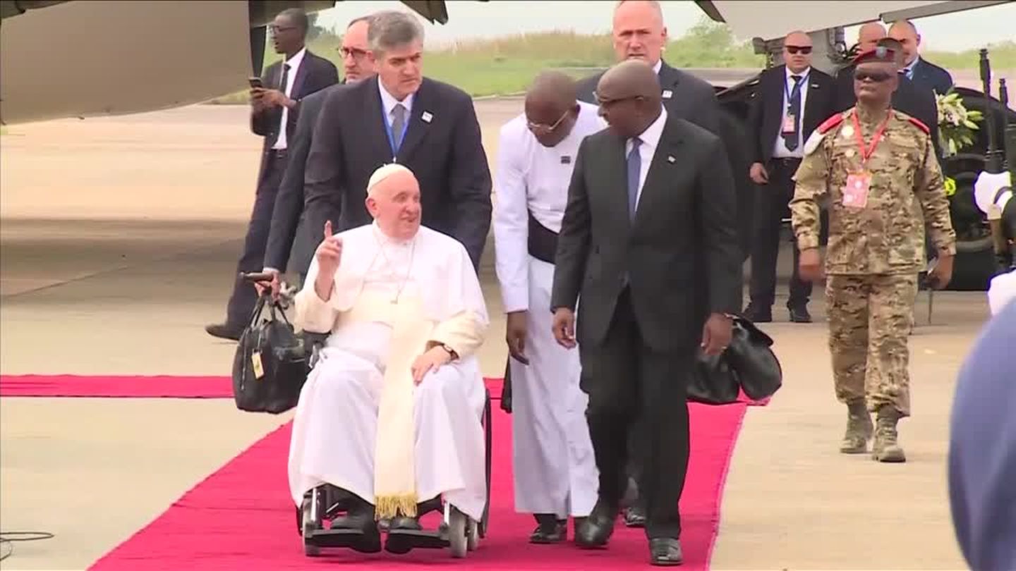 Video: Papst im Kongo gelandet