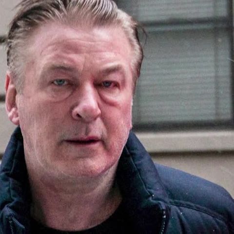 Video: Klage gegen Alec Baldwin wegen fahrlässiger Tötung eingereicht