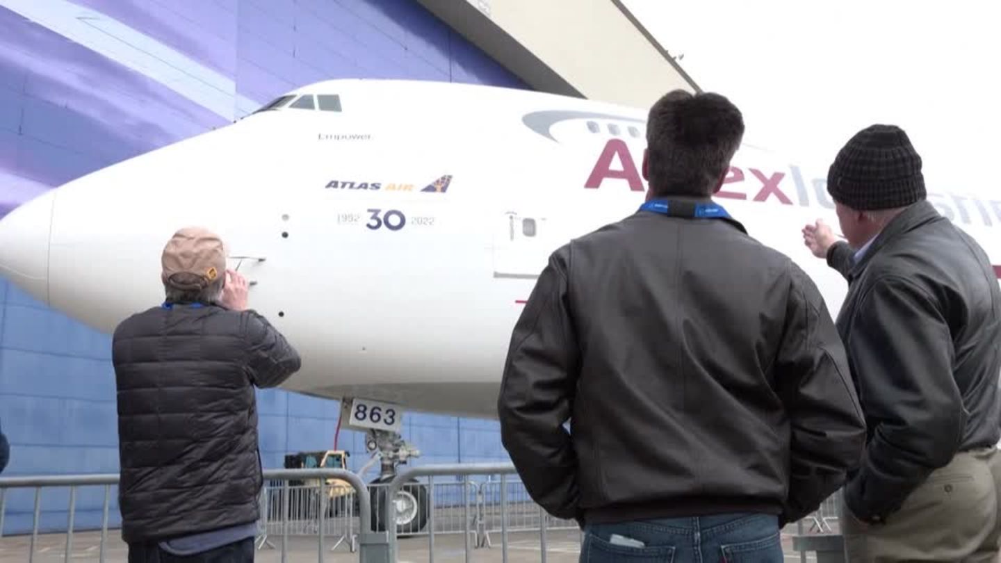 Video: Ende einer Legende: Die letzte Boeing 747 hat das Werk verlassen