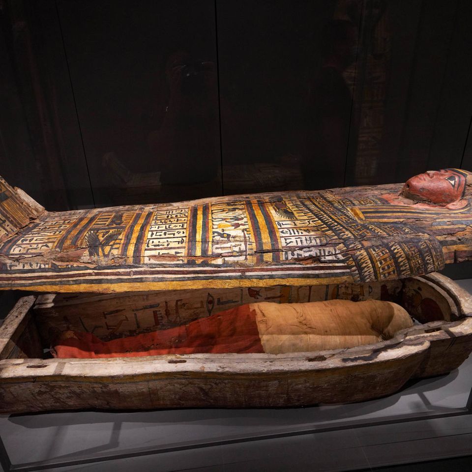 Sarkophag mit Mumien