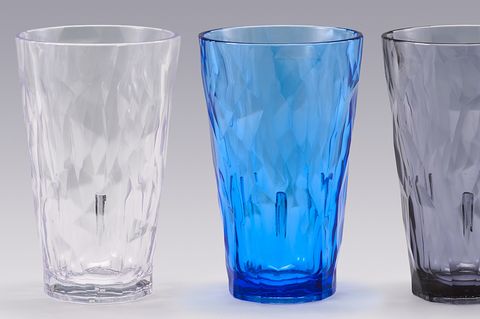 2. Preis: Glas "Club No.6 Superglas"  Original-Hersteller Koziol verwendet für seine "Supergläser" (oben) ein Hightech-Material, das für Kristalloptik sorgt und zugleich nicht so einfach zerbricht, sodass es in der Gastronomie verwendet werden kann. Das Design ist EU-weit geschützt. Doch ein Plagiator aus der Türkei kopiert die Gläser mit billigeren Materialien und bewirbt sie dreisterweise auch noch mit dem Hinweis "patented".