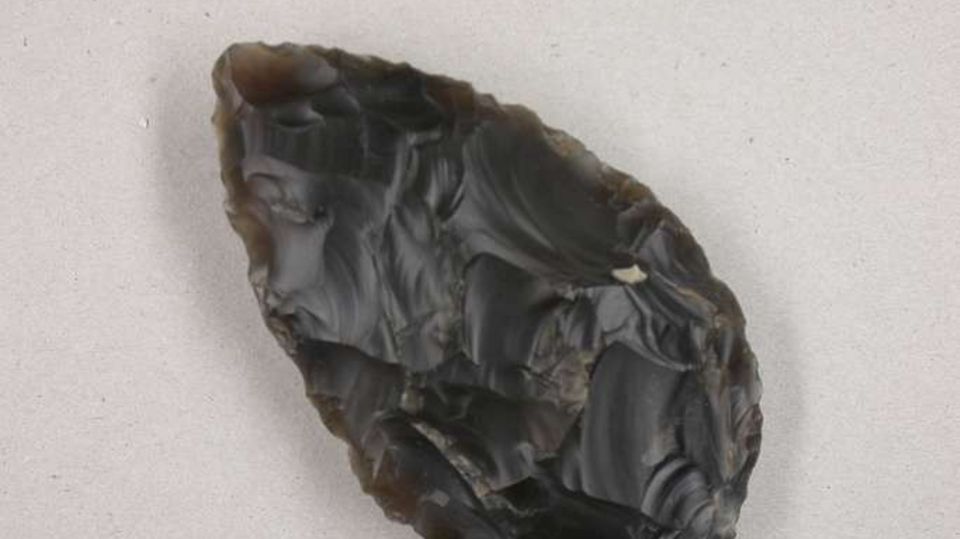 Ein Faustkeil aus Obsidian