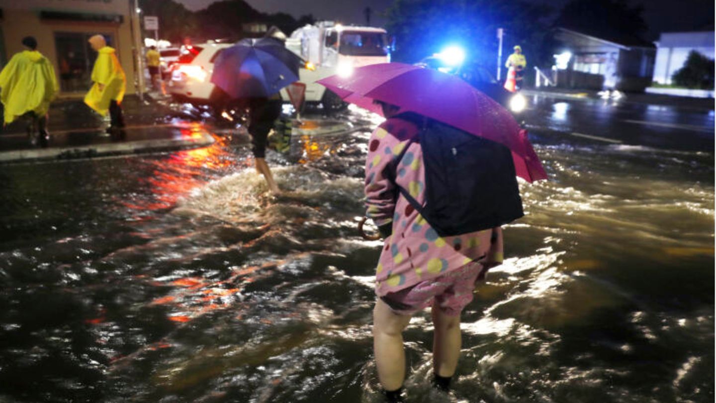 Überschwemmungen und Erdrutsche: Rekordregen sorgt für Chaos in Neuseeland – teils Ausnahmezustand verhängt