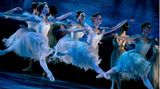 Washington, D. C., Vereinigte Staaten. Tänzerinnen des Vereinigten Ukrainischen Balletts zeigen in der US-Hauptstadt ihr können. Von dem Gastspiel geht auch eine Botschaft aus: Die Ukraine lebt und ihre Kult besteht.