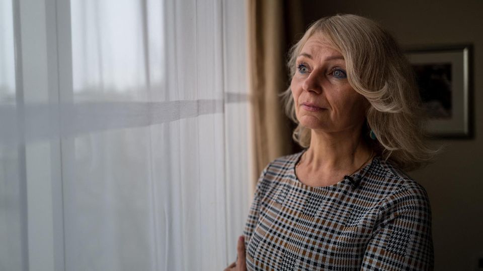 Olena Kurylo Olena Kurylo wurde 1969 in Tschuhujiw geboren. Sie machte eine Ausbildung zur Choreografin, besuchte die Akademie der Kultur in Charkiw. Später ließ sie sich zur Erzieherin umschulen. Zur Behandlung ihrer Verletzungen musste sie die Ukraine verlassen. Ihre einzige Tochter lebt noch dort.