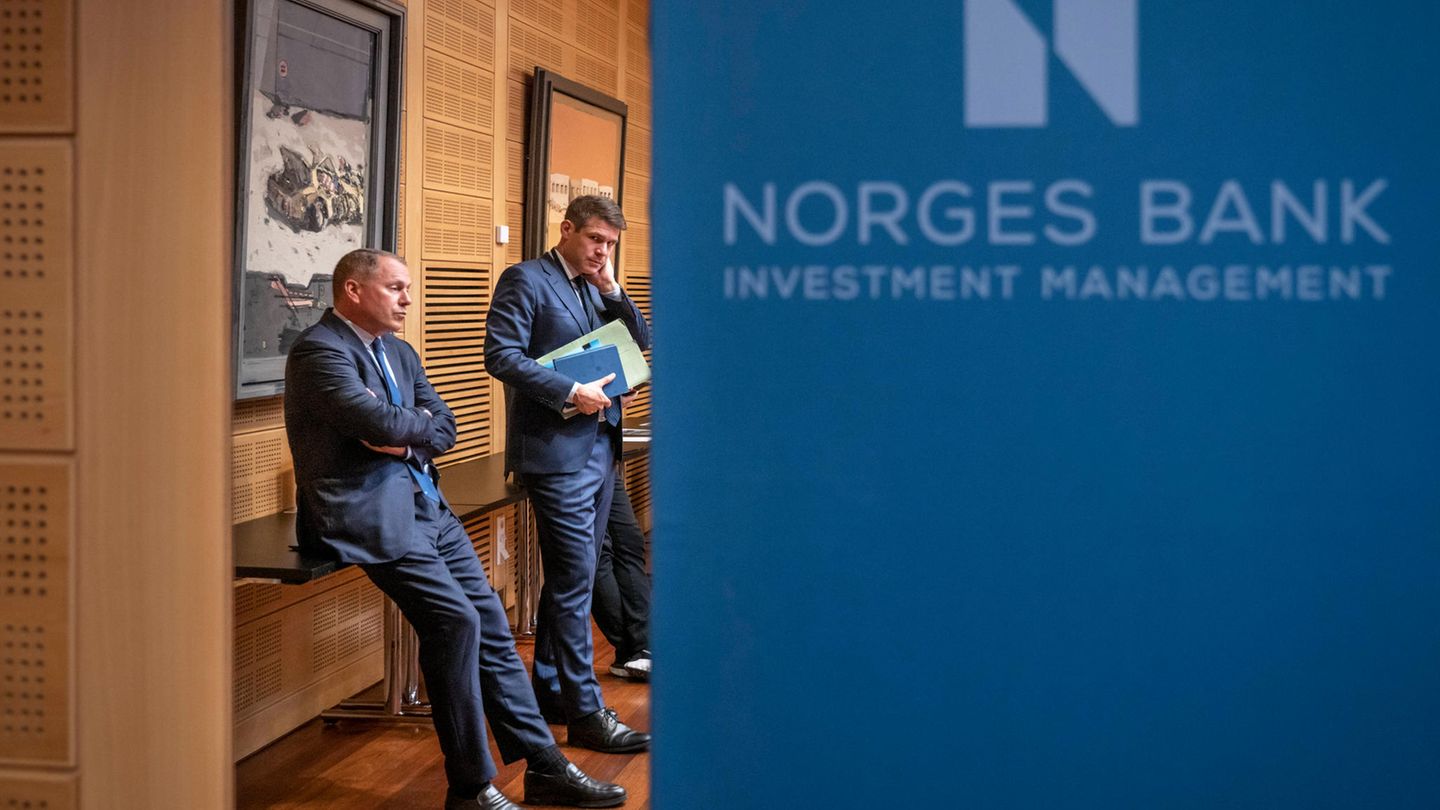 Nicolai Tangen (links), Chef des Norwegischen Staatsfonds, musste in dieser Woche einen Verlust von 150 Mrd. Euro für 2022 vermelden