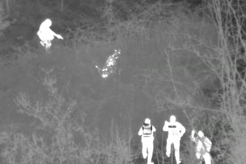 Polizisten stellen flüchtige Automatensprenger im Wald - mithilfe einer Wärmbebildkamera