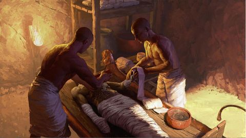Einbalsamierung eines Mannes in einer Kammer im alten Ägypten