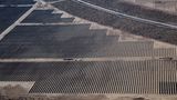 Puerto Penasco, Mexiko. Nein, das ist kein gewaltiges Dominospiel, sondern eine Luftaufnahme der sich in Konstruktion befindlichen Solaranlage des staatlichen Stromversorgers CFE im mexikanischen Bundesstaat Sonora