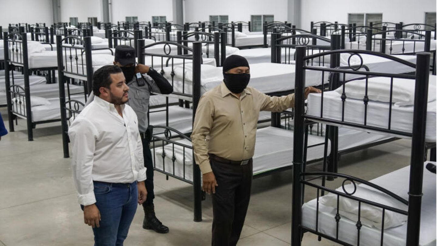 Kaum Privatsphäre für Insassen El Salvador
