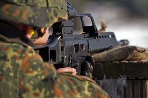 487 Deutsche haben im vergangenen Jahr ihre mit dem gewissen begründete Kriegsdienstverweigerung zurückgezogen