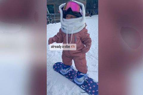 Snowboard-Baby geht viral: Einjährige Zoey brettert über die Pisten