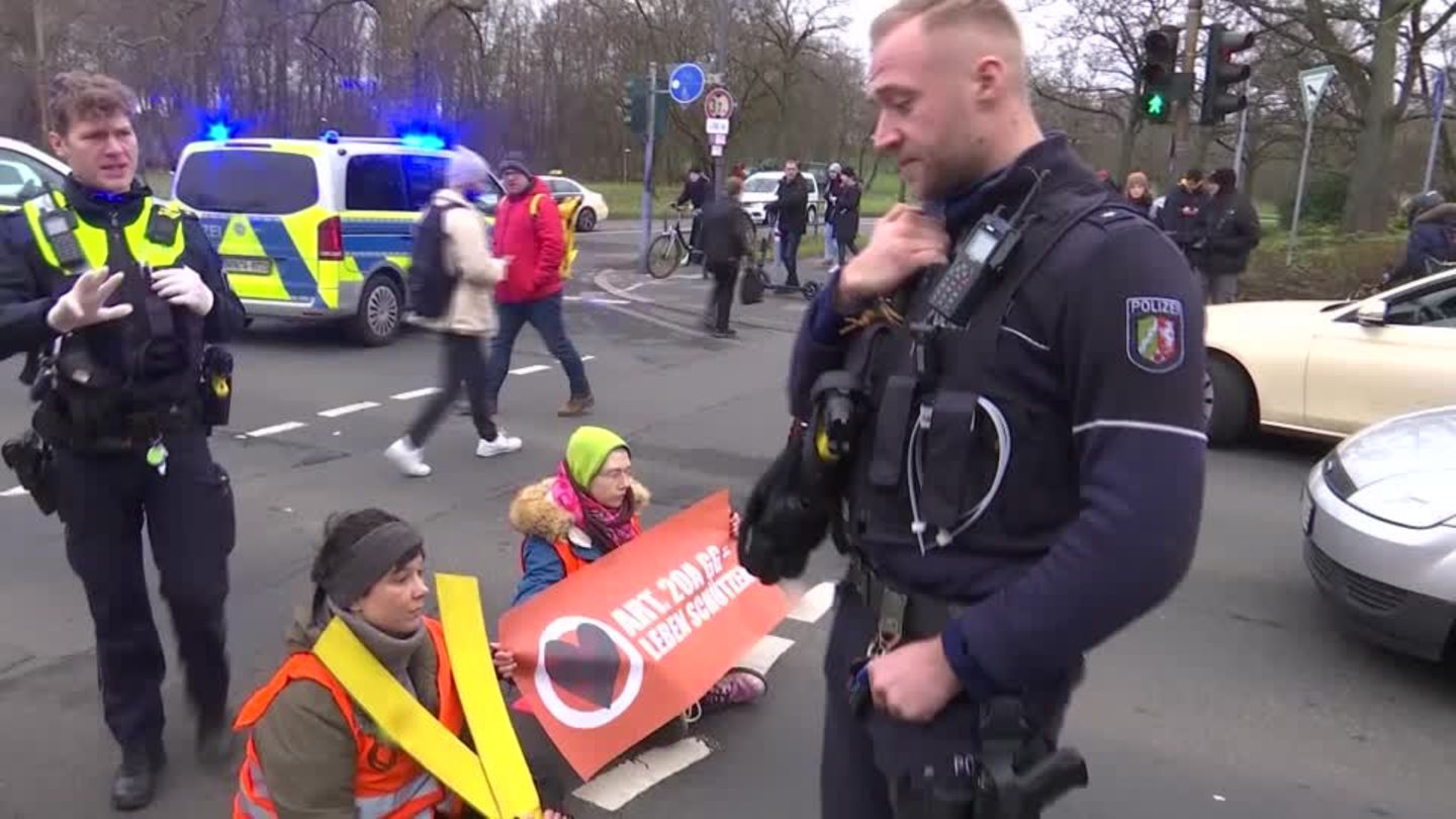Video: Klimaprotest sorgt für Frust bei Kölner Autofahrern