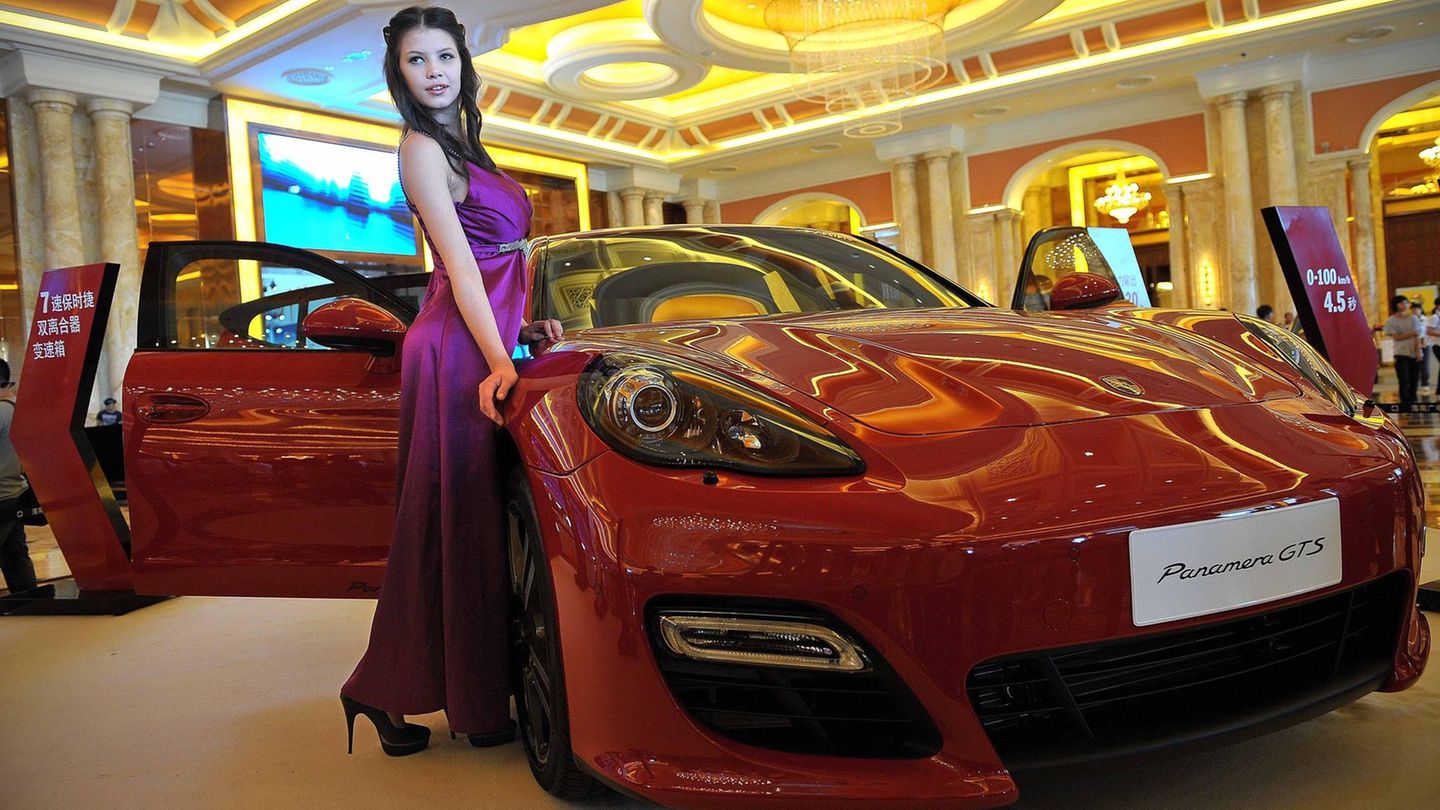 Ein Porsche bei einer Ausstellung in China