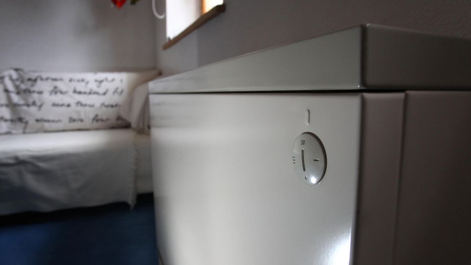 Preisbarometer: Auf Nachtspeicherheizung angewiesen? Finanzexperte erklärt, wie man dennoch sparen kann