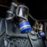 Auch eine optionale "Überlebens-Ausrüstung" kann geordert werden – inklusive Gasmasken "in Militärqualität", Unterkühlungsset und einem Erste-Hilfe-Paket.