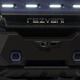 Eine Ramm-Stoßstange, also ein äußerst robuster Kuhfänger, gehört zur Sonderausstattung – mit eingebauter Winde.