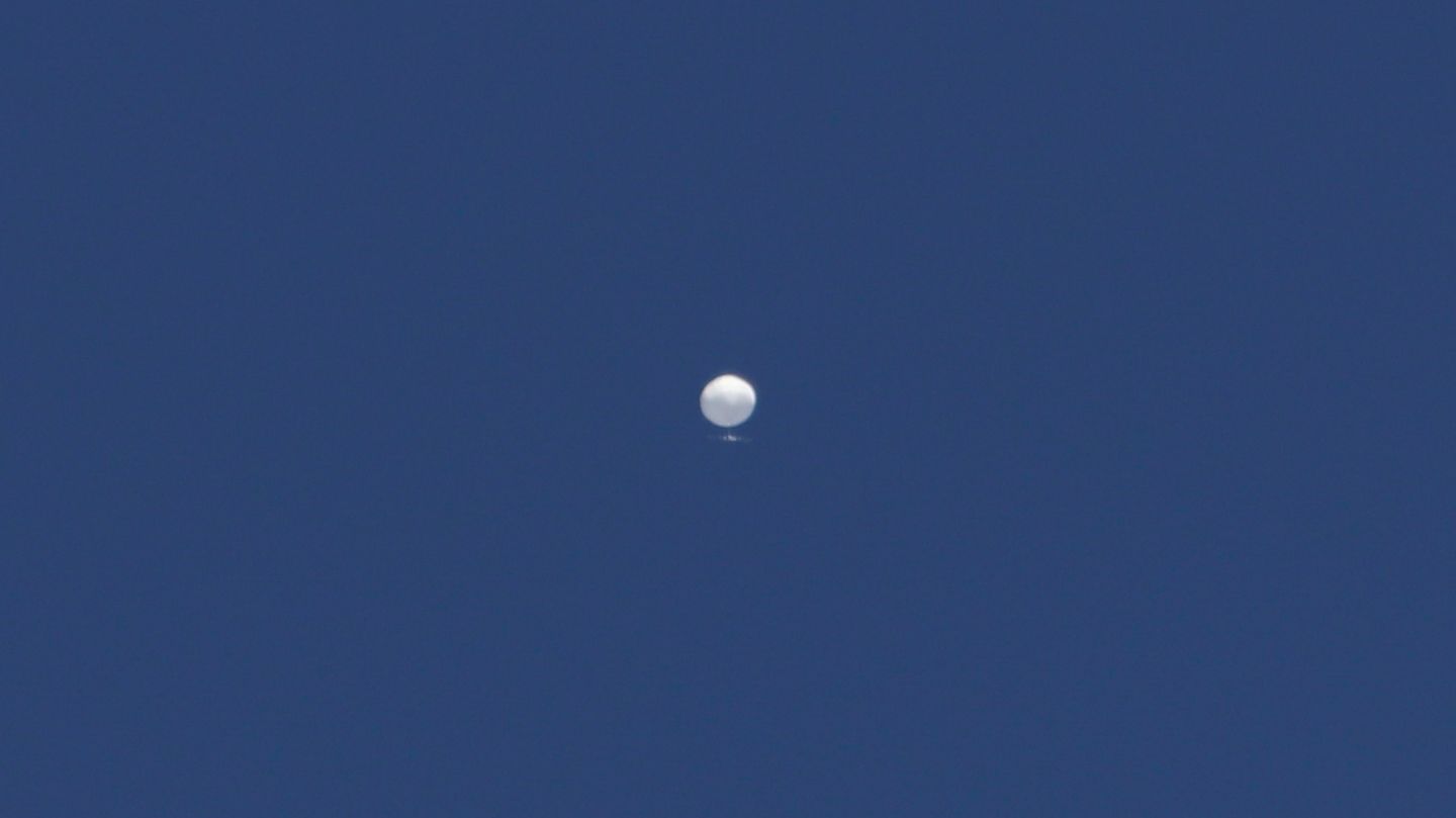 Ein Ballon schwebt über Columbia in den USA