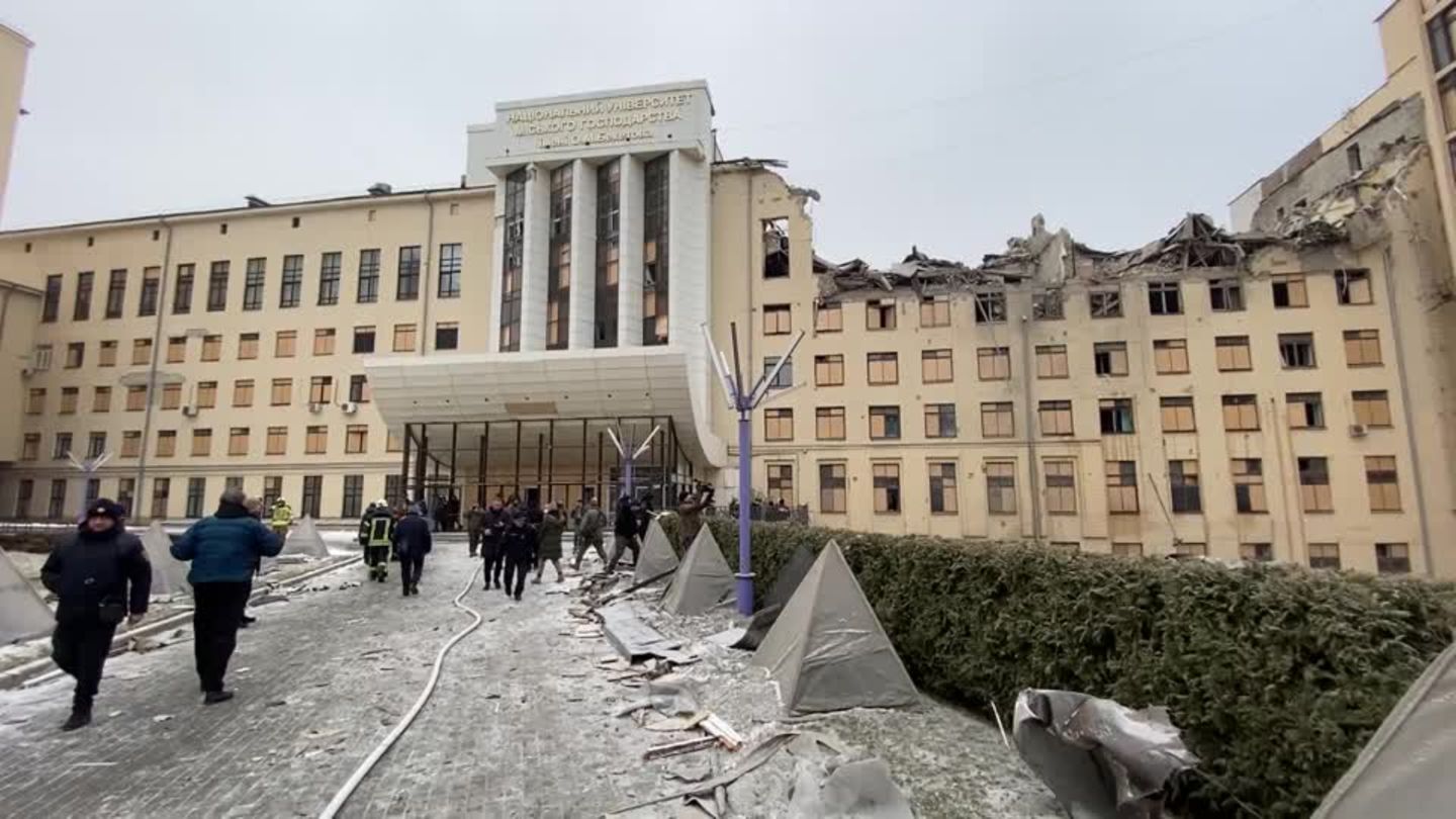 Video: Ukraine: Charkiw meldet Tote nach Raketenangriff | STERN.de