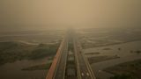 Brücke im nebel