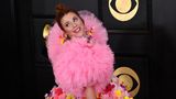 Schauspielerin Alisha Gaddis verzauberte auf dem roten Teppich mit einem verspielten Blümchenkleid. 
