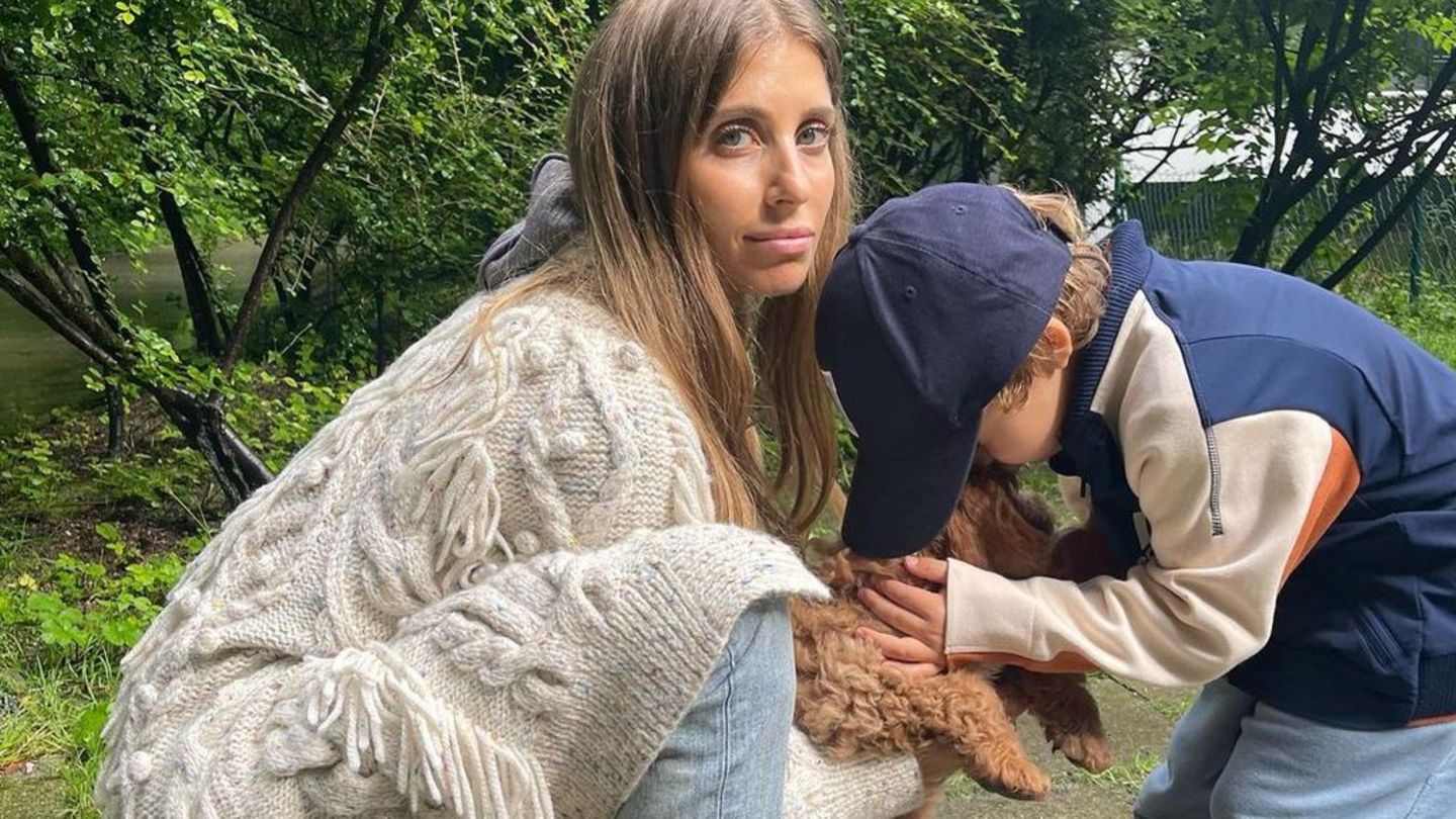 Cathy Hummels mit Hund Moon und Sohn Ludwig