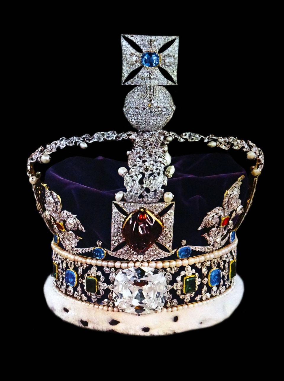 Mit der Imperial State Crown auf dem Kopf wird König Charles III. nach seiner Krönung die Westminster Abbey verlassen