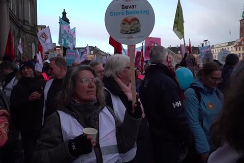 Video: Dänen protestieren gegen geplante Feiertags-Streichung