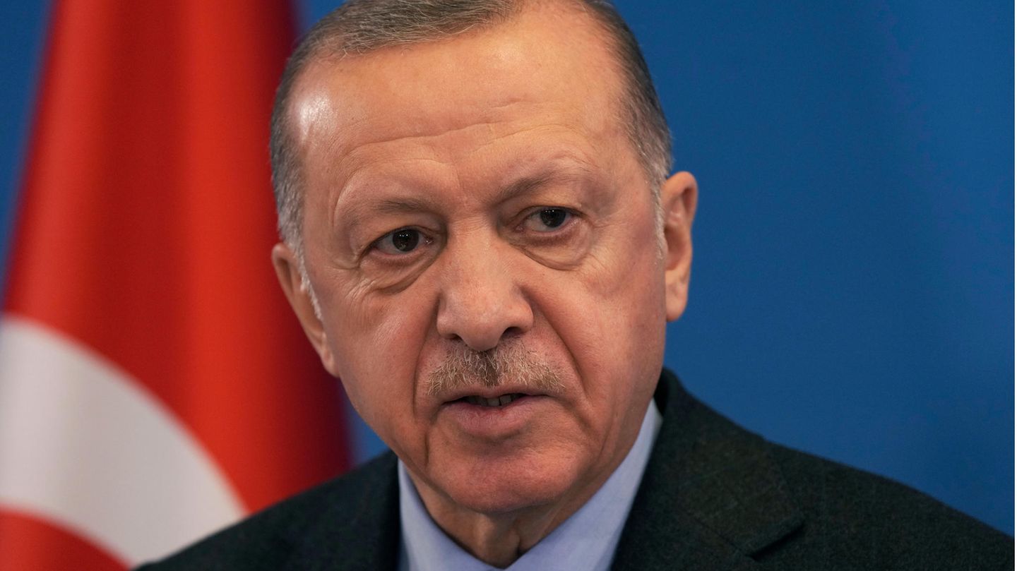 Katastrophe in der Türkei: Der türkische Präsident Recep Tayyip Erdogan muss nach dem Erdbeben seine Fähigkeiten als Krisenmanager unter Beweis stellen Der türkische Präsident Recep Tayyip Erdogan muss nach dem Erdbeben seine Fähigkeiten als Krisenmanager unter Beweis stellen