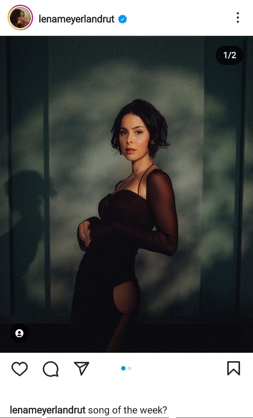 Leute von heute: 7. Februar: Neues von Lena Meyer-Landrut? Kommt bald ein neues Lied von Lena Meyer-Landrut? Mit einem kryptischen Post nährt die Sängerin Hoffnung bei ihren Fans. "Song of the week?" postete die 31-Jährige unter ein Foto von ihr im schwarzen Kleid, das sie bei Instagram postete. Mehr Angaben machte die Sängerin dazu nicht. Doch es reichte, um ihre Fans in Extase zu versetzen. "Das hört sich aber ganz verdächtig an" oder "Warte mal was? Lied der Woche ??? Kommt ein neues Lied ???" heißt es dort. Ob es wirklich was Neues der ESC-Siegerin geben wird, ist jedoch noch unbekannt. 7. Februar: Neues von Lena Meyer-Landrut? Kommt bald ein neues Lied von Lena Meyer-Landrut? Mit einem kryptischen Post nährt die Sängerin Hoffnung bei ihren Fans. "Song of the week?" postete die 31-Jährige unter ein Foto von ihr im schwarzen Kleid, das sie bei Instagram postete. Mehr Angaben machte die Sängerin dazu nicht. Doch es reichte, um ihre Fans in Extase zu versetzen. "Das hört sich aber ganz verdächtig an" oder "Warte mal was? Lied der Woche ??? Kommt ein neues Lied ???" heißt es dort. Ob es wirklich was Neues der ESC-Siegerin geben wird, ist jedoch noch unbekannt.