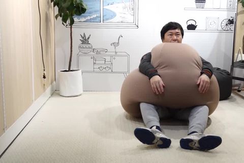 Video: Überall chillen: Mit dem tragbaren Sitzsack