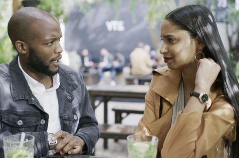 Flirten und Körpersprache: So erkennen Sie, ob sie der andere leiden kann