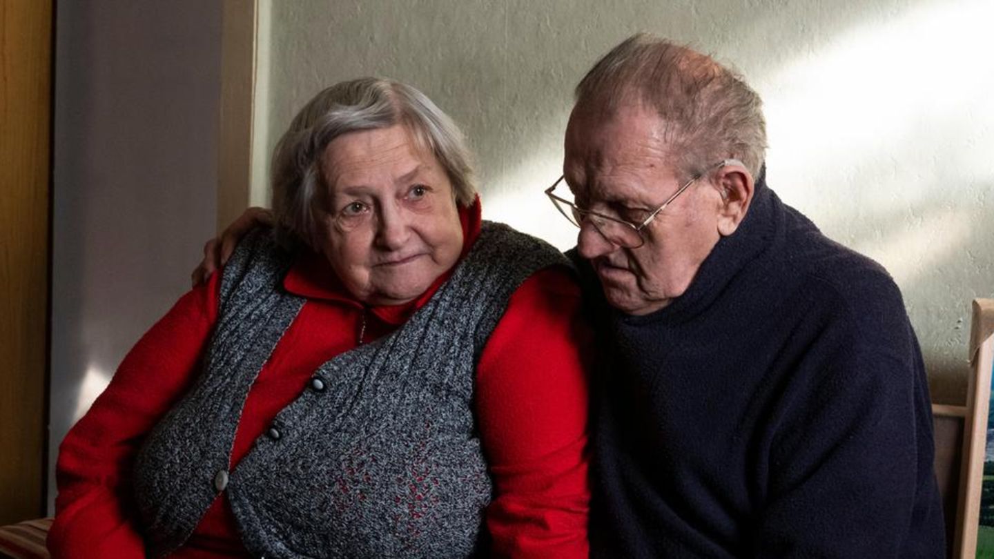 Else und Günter Zech in ihrem Wohnzimmer