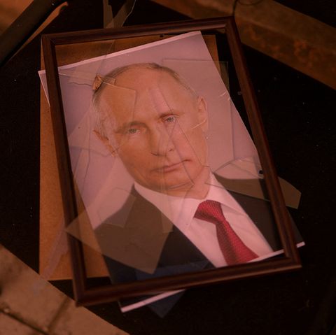 Ein Porträt des russischen Präsidenten Wladimir Putin in Cherson in der Ukraine
