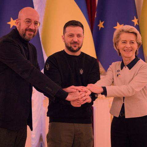 Charles Michel, Wolodymyr Zelenskiy und Ursula von der Leyen bei einem Treffen in der Ukraine