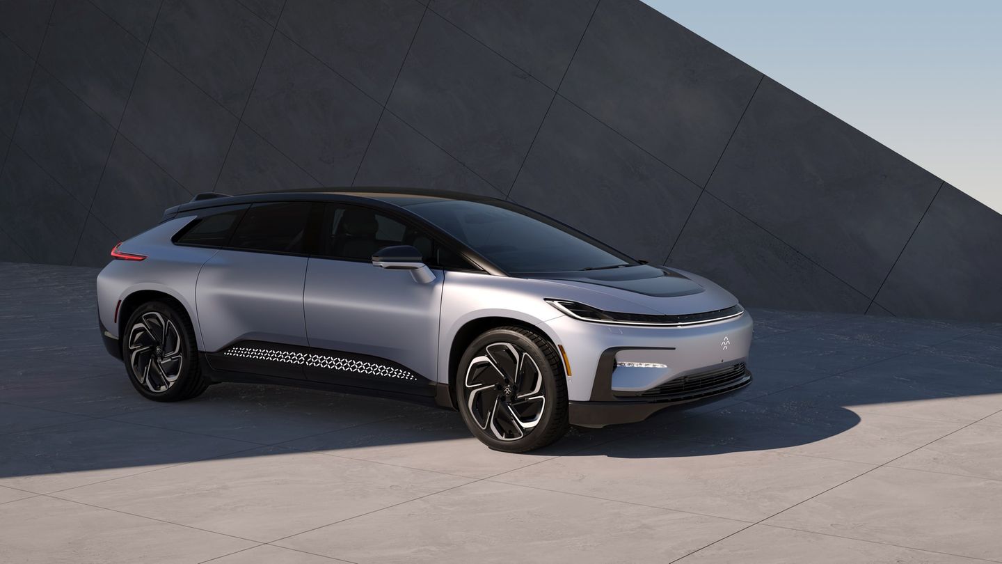 Der Faraday Future in seitlicher Frontansicht. Das Luxus-SUV soll unter anderem Tesla Konkurrenz machen.