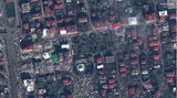 Ein Satellitenfoto zeigt zerstörte Häuserblocks und Trümmer
